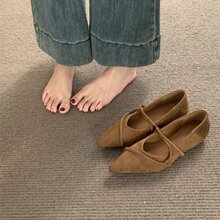 法式尖头单鞋平底设计感2025年秋季新款配裙子女鞋子复古玛丽珍鞋