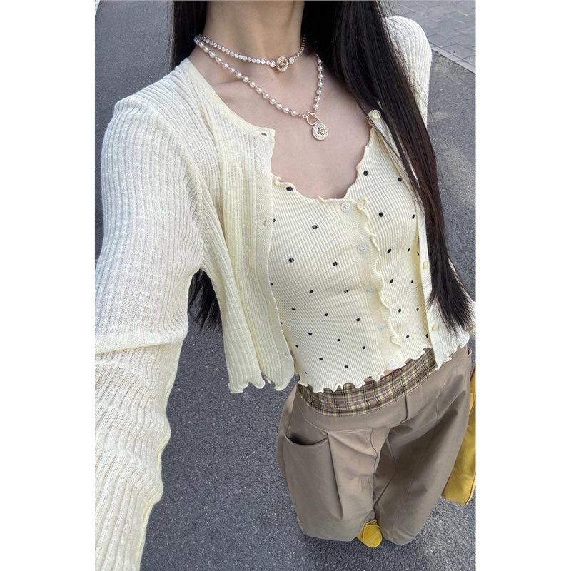 清新温柔套装女春夏新款纽扣休闲针织开衫甜美波点修身吊带两件套