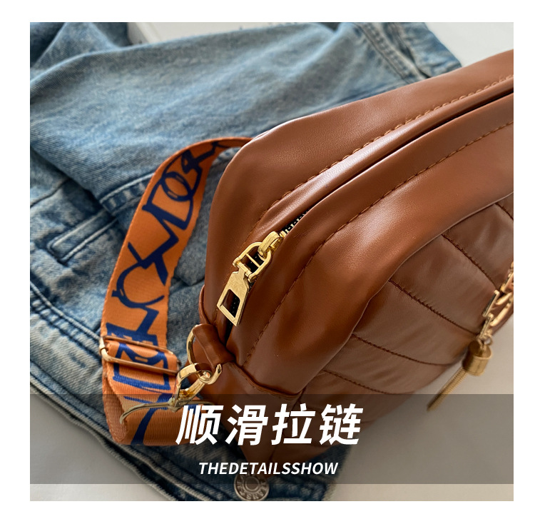 A stylish Korean-style wide shoulder strap small bag for women in the autumn of 2024, a niche design and versatile camera bag, an ins crossbody small square bag undefined