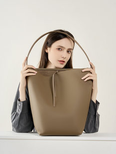 Leather capacious one-shoulder bag, Japanese and Korean, genuine leather