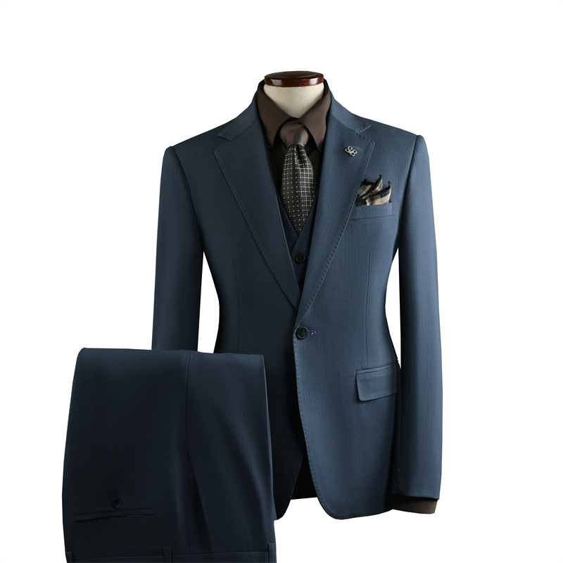 Gestreifter Herrenanzug, elegant, professionell, tailliert, schmal geschnitten, ideal für Hochzeiten und Trauzeugen – für jede Jahreszeit_voghion.com