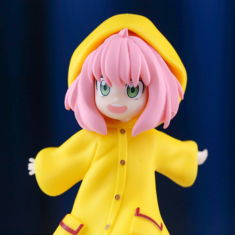 Spy Family GK Kick Water Anya Figurine