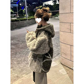慵懒风法式复古拼接羊羔毛外套女2025秋冬新款连帽保暖气质外套潮