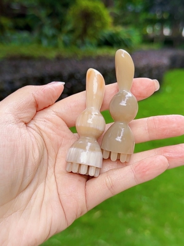 牛の角の小さい蓮の蓬の一体の多珠の目の部のマッサージのかわいい形の目の部の看護は筋の点穴を動かして水腫の目尻に行きます。|undefined