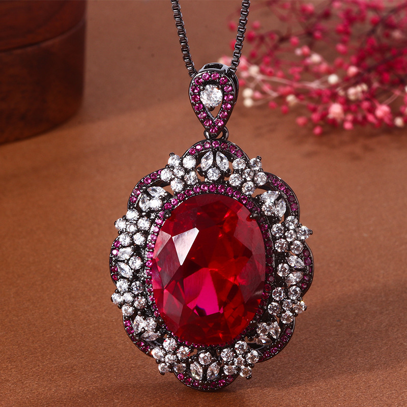 Colgante de corindón rojo oro negro con cadena
