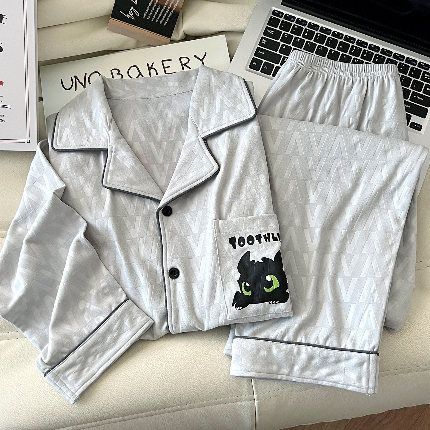 2025 Men's Pajamas Autumn and Winter New German Velvet Thickened Warm White V Cartoon Little Black Home Clothes Outerwear Suit