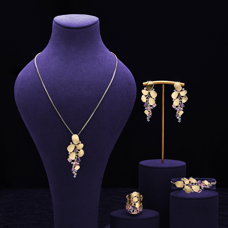 国境を越えた売れ筋のファッション高級ジュエリーセット 18K リアルゴールドとカラフルな宝石のドレスセットチェーンメーカーの供給|undefined