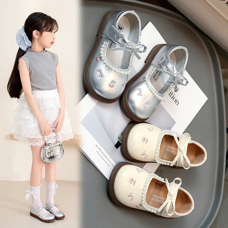 Zapatos de cuero de moda para niñas 2026 primavera nueva chica con suela suave bordada zapatos de arco princesa zapatos de bebé para niñas image 3