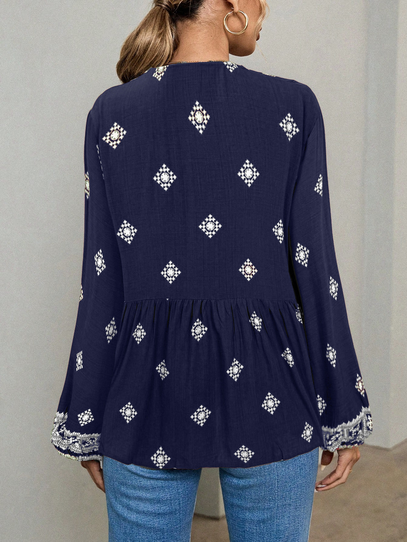 Chemise K New Retro à col semi-ouvert, lacets et manches lanternes amples_voghion.com