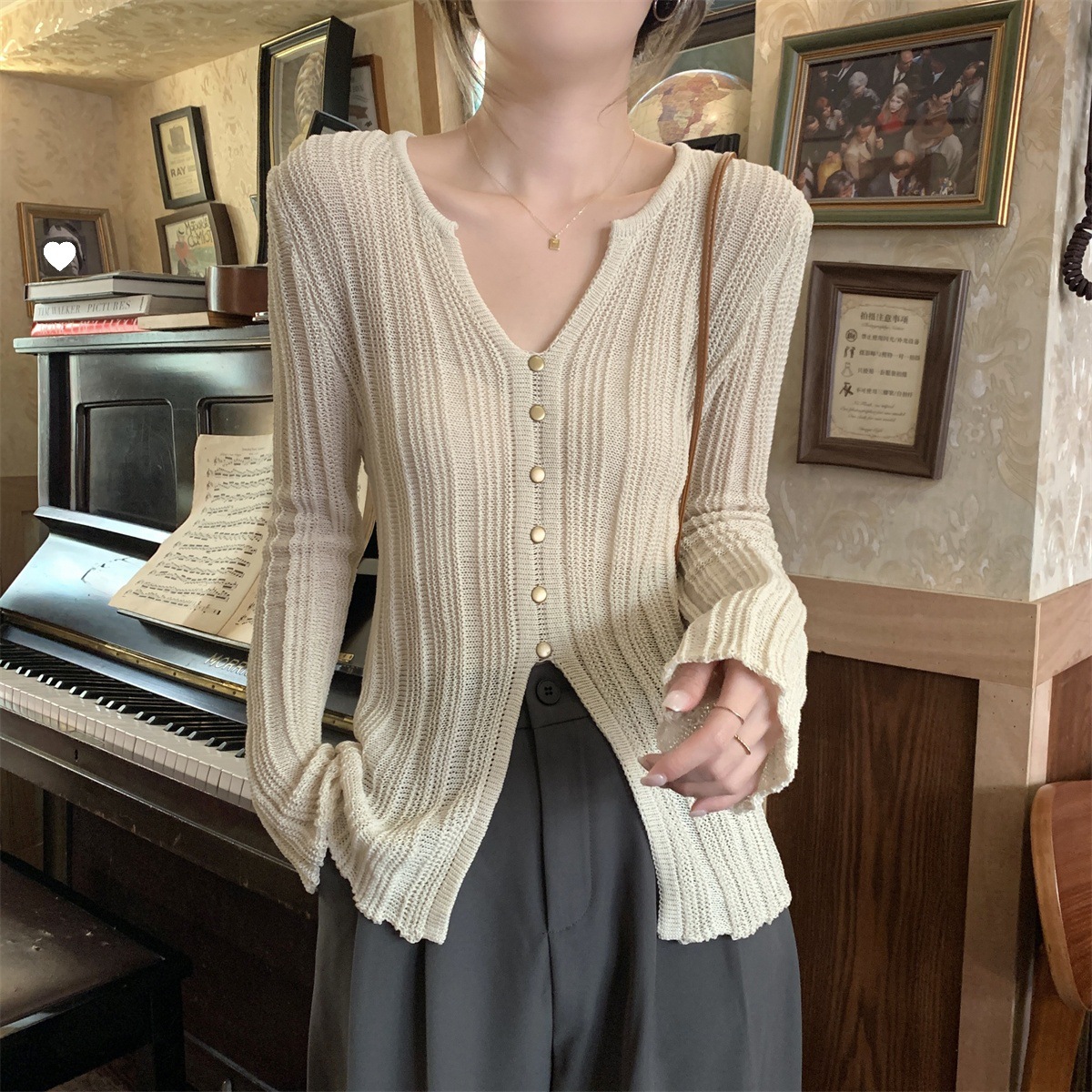 Niche Design Sense V-neck Long Sleeve Knitted Sweater Women's Summer New Loose Slimming Casual Top apricot