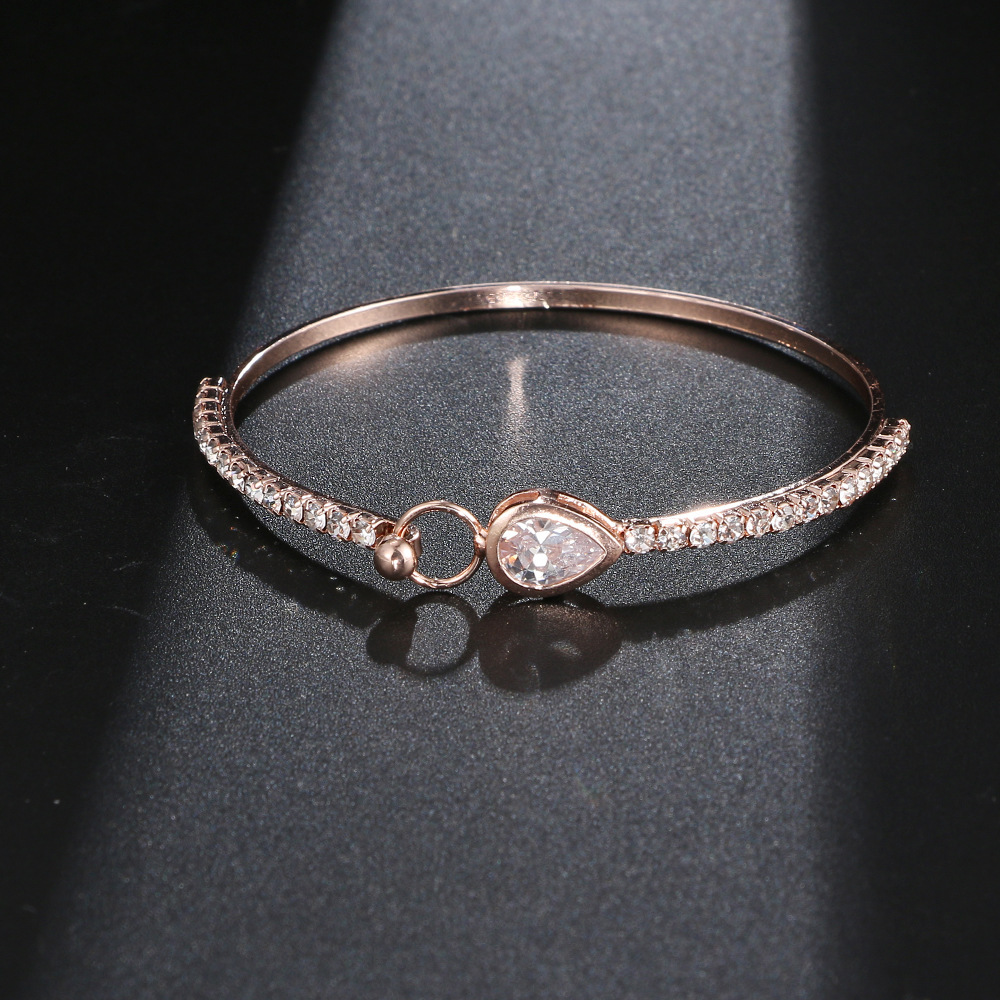 Fashionable universal design bracelet drop-shaped with zircon