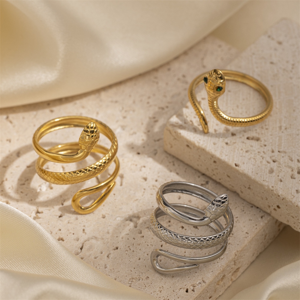 Anillo de acero inoxidable de estilo europeo y americano de Tena, acero de titanio, sin decoloración, serpiente espiritual, joyería de lujo ligera, anillo de diseño de nicho femenino, transfronterizo