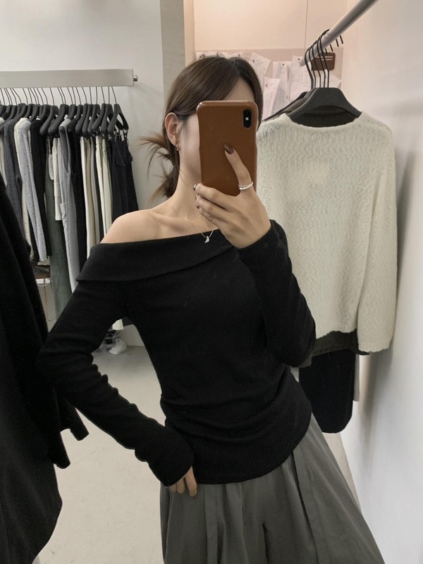 MISS密思家-早秋韩系简约小坑条百搭显瘦减龄斜肩长袖T恤女89012|undefined