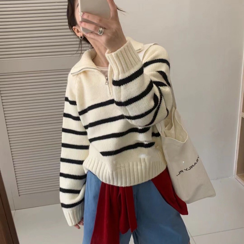Design demi-season knitted sweater with zipper