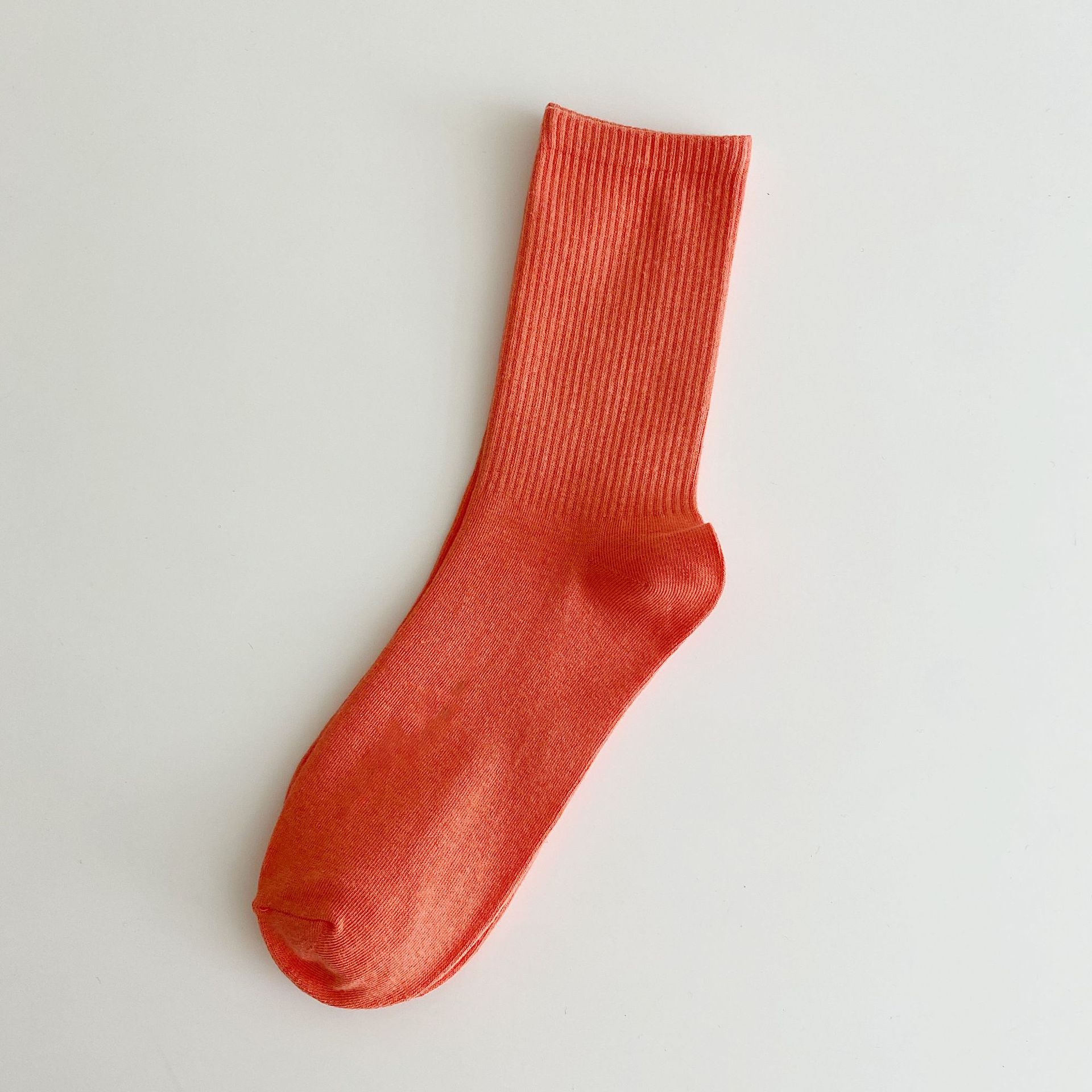 色の靴下の子供の中の筒の靴下のinsの潮の春秋の薄い金のキャンディーの色の秋冬の綿の質のバラの赤い純色のストッキングの靴下