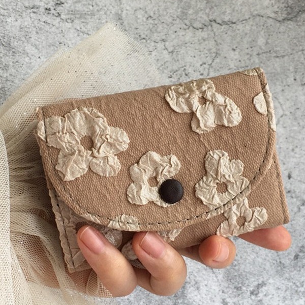 Embroidered flower card holder women's compact and ultra-thin new ins card holder simple retro multi-card slot ID card holder style