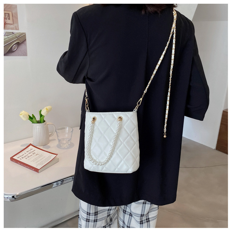 Fashion Embroidery Thread Rhombic Chain Shoulder Messenger Portable Bag Wholesale display picture 21