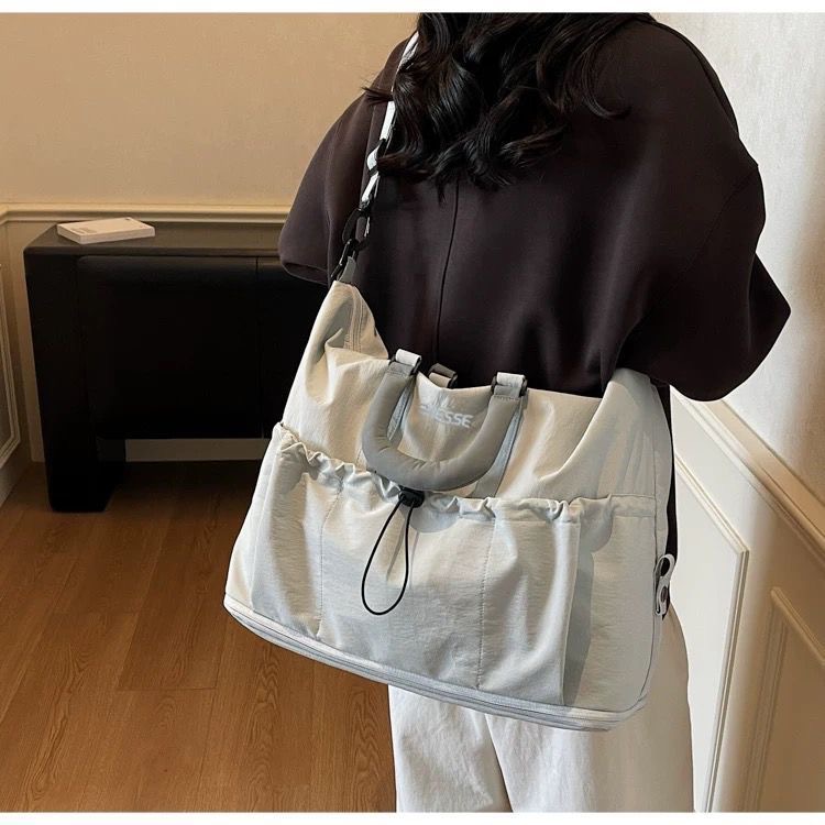 2026 New Lazy Style Large Capacity Commuter Bag, Contrast Color Hand-Carry Design, Simple Versatile Travel & Gym Dual-Use Bag - Thumbnail 4