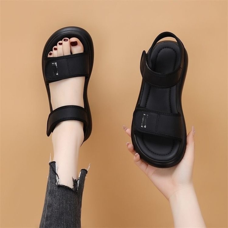 Dulces sandalias de dedos abiertos para mujeres 2026 verano nuevo estilo universal y ligero con suela suave estudiantes cómodos zapatos de playa planos