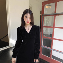 pusumede 高级感丝绒连衣裙女新款法式气质v领收腰显瘦中长款裙子