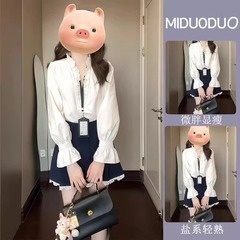 ネットの赤い爆発のお茶は女性の春の大衆の独特なシャツを着て、洋気が見えて痩せているスカートの2つのセットを着ます。