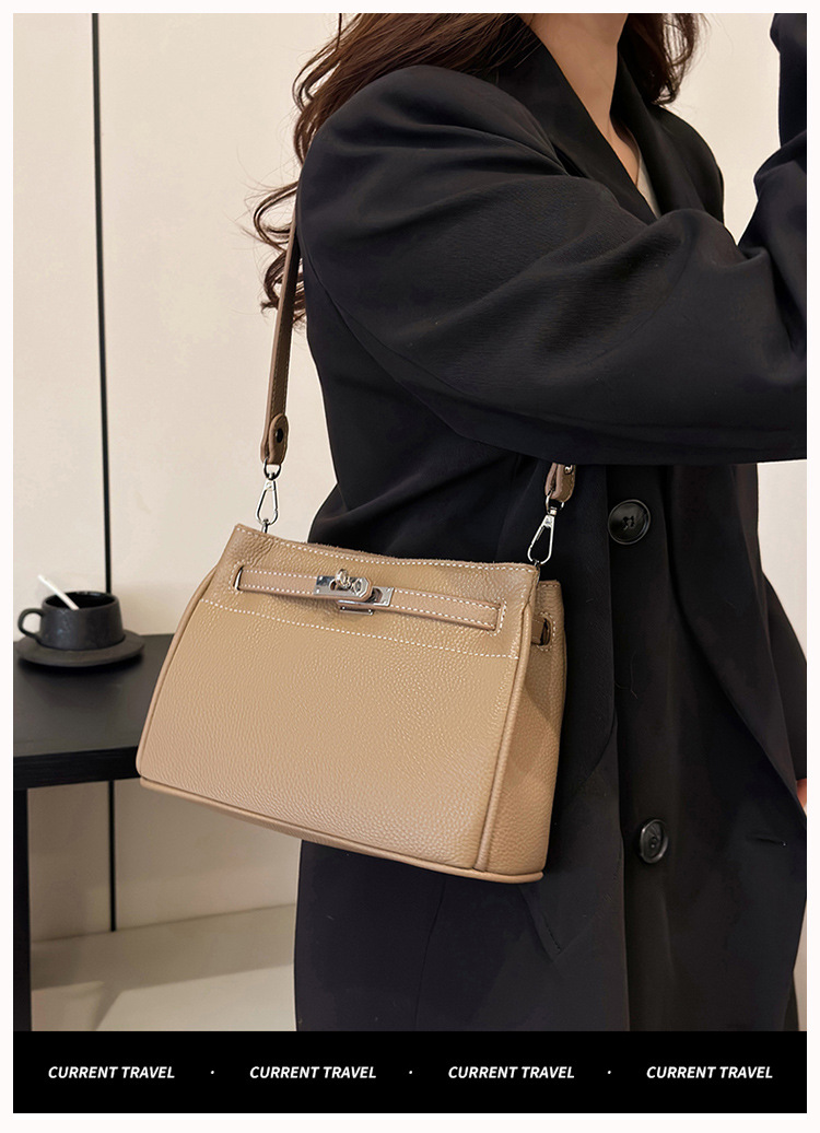 Otoño y invierno de 2024, nueva bolsa de hombro de mujer universal, bolsa de estilo simple, bolsa de transporte de viaje portátil, bolsa de sensación de alto nivel