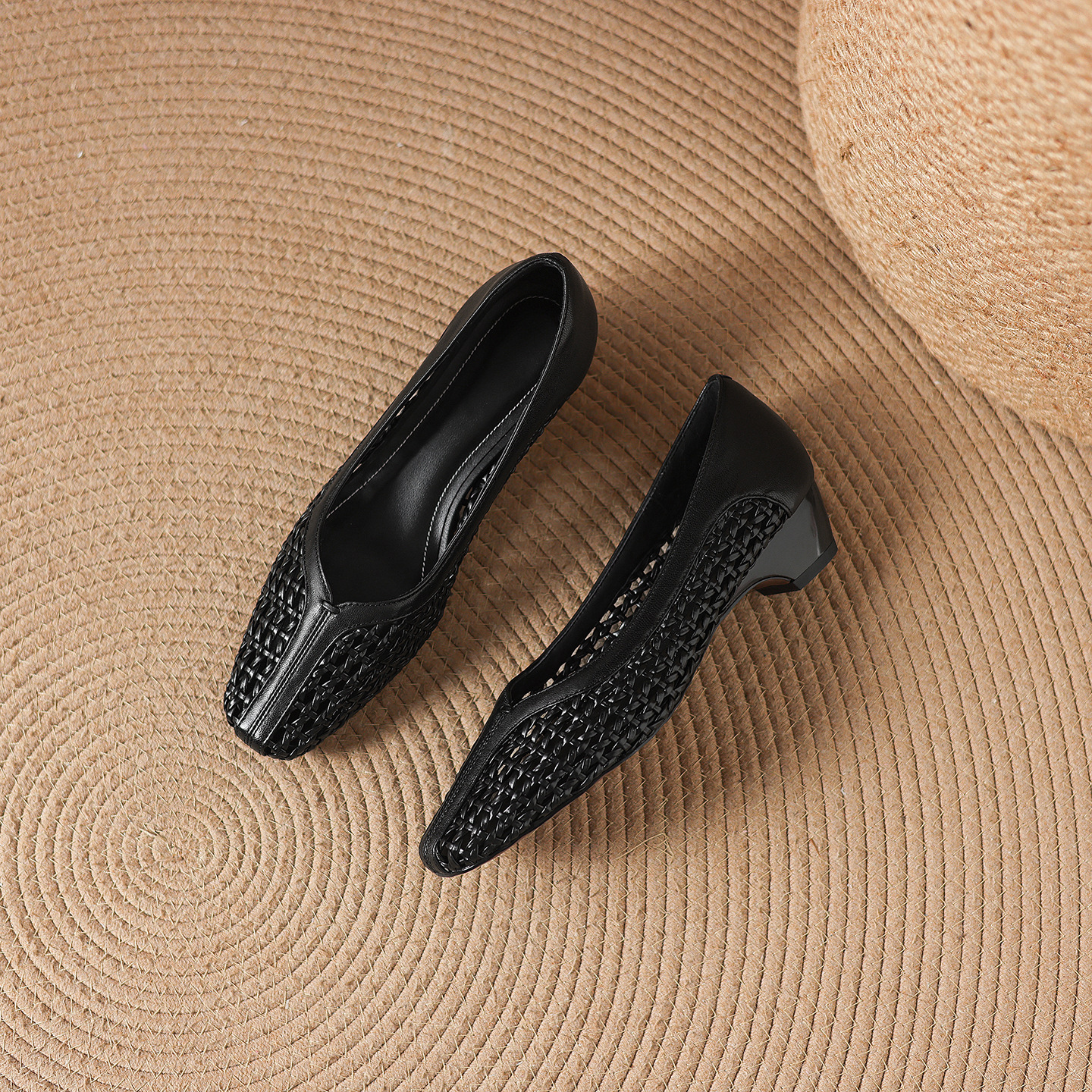 Giày sandal nữ mũi vuông gót thấp 3 cm da cừu hở bên — đen