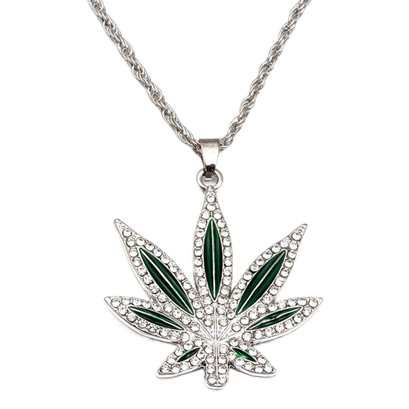 Moda europea y americana moda hip hop rock diamante pintura aceite hoja de arce collar transfronterizo luz lujo estilo unisex clavícula cadena
