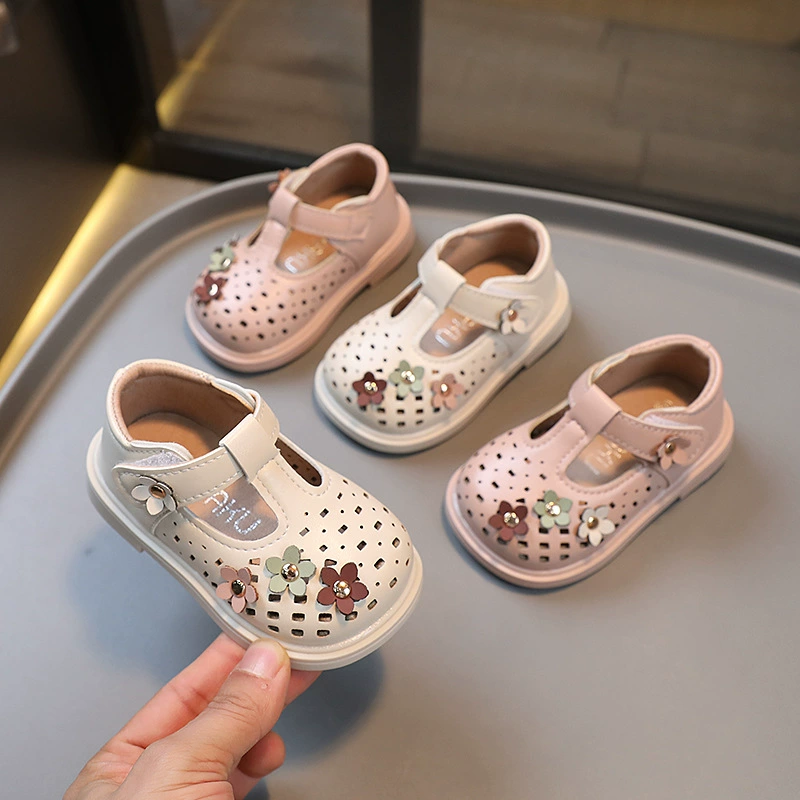 Распродажа: новые туфли принцессы на мягкой подошве для маленьких девочек весны/лета 2024 года, кожаные туфли с отверстиями для малышей, прогулочная обувь.