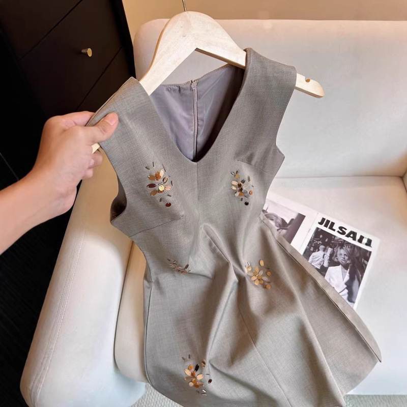 French-Style High-End Vintage Sequined V-Neck Sleeveless Dress for Women, 2026 Summer New Elegant Short Dress Ins French-Style High-End Vintage Sequined V-Neck Sleeveless Dress for Women, 2026 Summer New Elegant Short Dress Ins