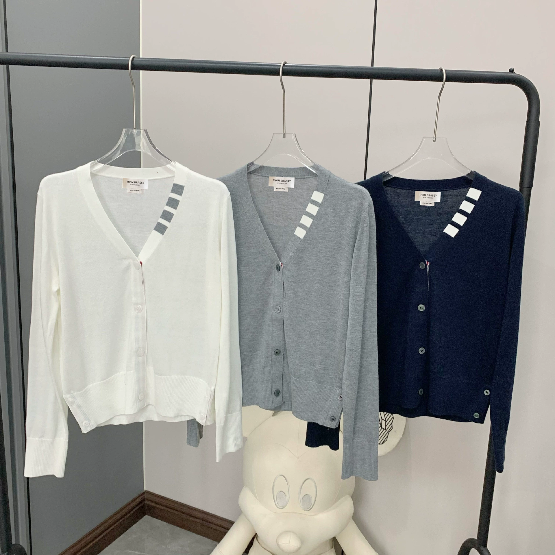 THOM BRASSY 9561 воротник маленький кардиган с четырьмя полосами 8271tb воротник большой кардиган с четырьмя полосами