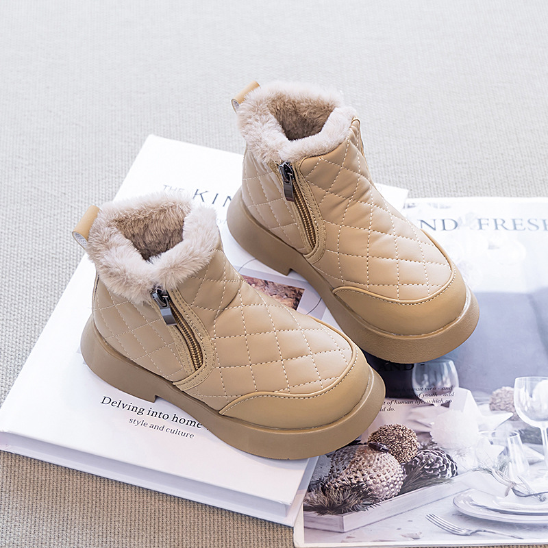Botas de nieve de niñas con calentamiento de terciopelo para niños zapatos de algodón de invierno 2025 nuevas botas cortas de niñas botas de algodón de niños grandes