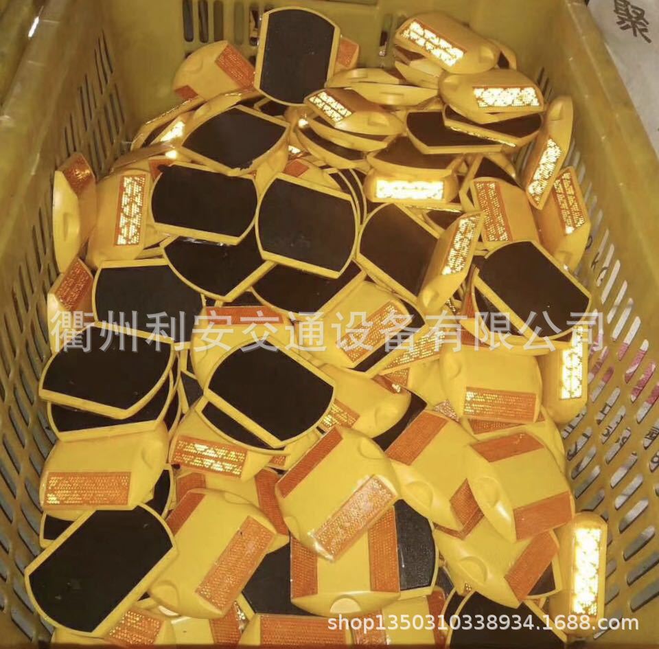 路钉3突起路标塑料m道钉plastic road stud 113*90*20m m-阿里巴巴