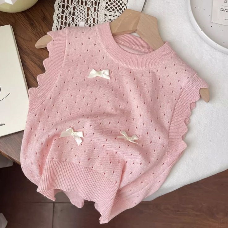 Korean style children's clothing, 2026 summer new style, hollowed-out vest, sleeveless, fashionable knitted top for girls.