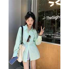 绿色条纹衬衫女春季2025新款薄款防晒衣上衣设计感小众衬衣外套女