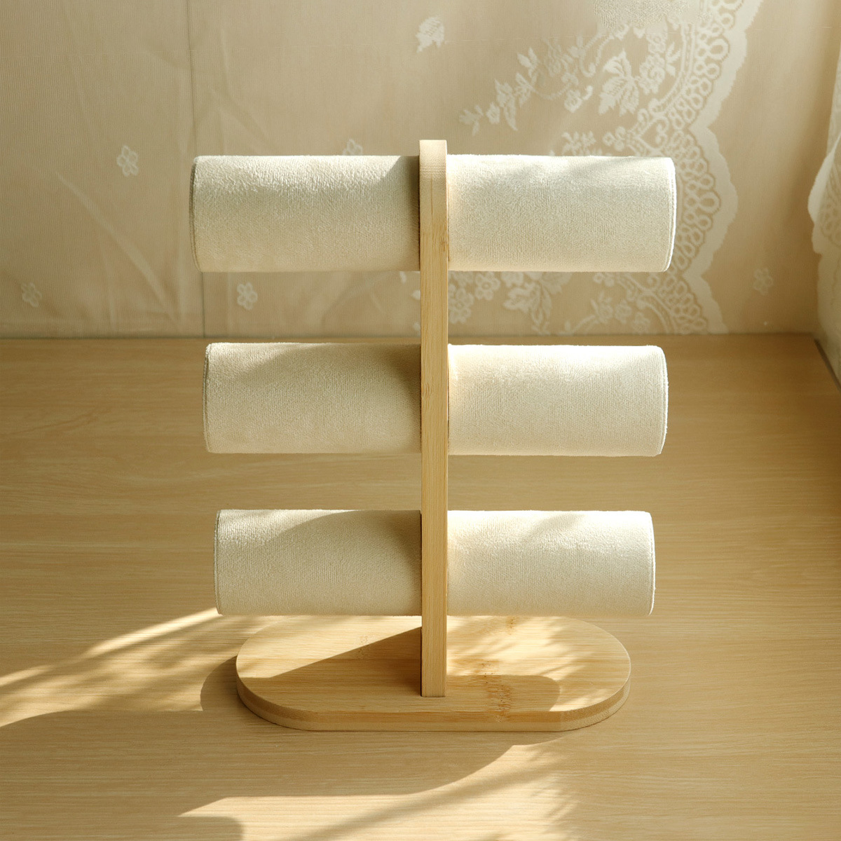 ����չʾ�������ֱ�����ר�ó��е���ľ���鱦��Ʒ���ɹҼ����μ�