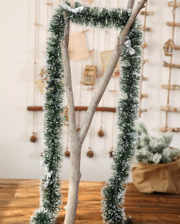 Joulukuusen koristeet Joulukoristeet Joulun värinauhat Joulukoristeet tummanvihreä valkoinen reunus rusetilla_voghion.com