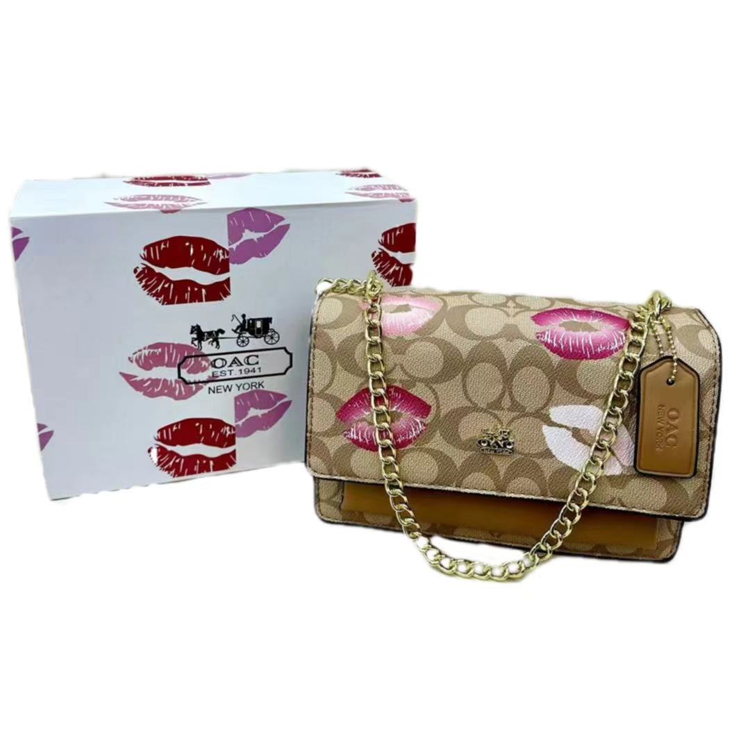 Venta al por mayor transfronteriza 2024 otoño e invierno comercio exterior nueva cadena de color empalme bolsa cuadrada pequeña tendencia de impresión de labios bags pequeños