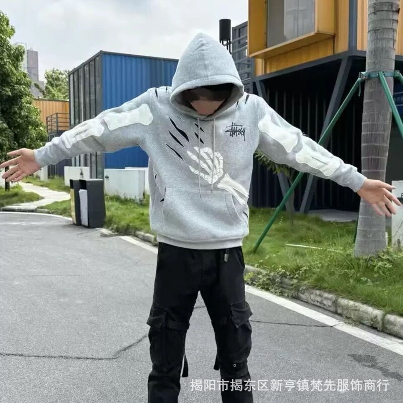 Autumn and Winter New Style Fleece-Lined Hooded Sweatshirt with Skull Claw Print, Versatile Hooded Sweatshirt for Men and Women, Trendy Casual High Street Style