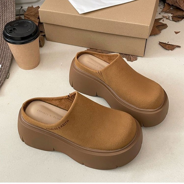 Zapatillas de altura de suela gruesa para mujeres, primavera y otoño de 2025, nuevos zapatos de mujer para usar fuera de todo el tiempo, zapatillas cómodas para mujeres.