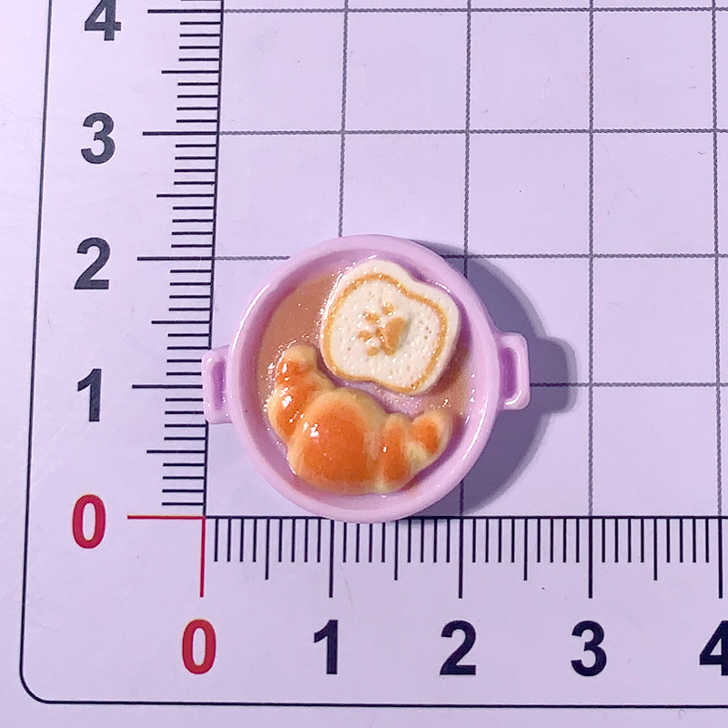 Nuevo paquete de pan de dibujos animados diy accesorios de resina adornamiento de pegamento de crema para el cabello de caja de teléfono móvil hebilla de zapato colgante hecho a mano