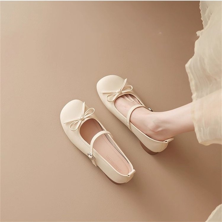 Dulces zapatos de arco superficial para mujeres primavera y verano de 2026 nueva moda redonda de estilo universal zapatos de talón grueso Marijin