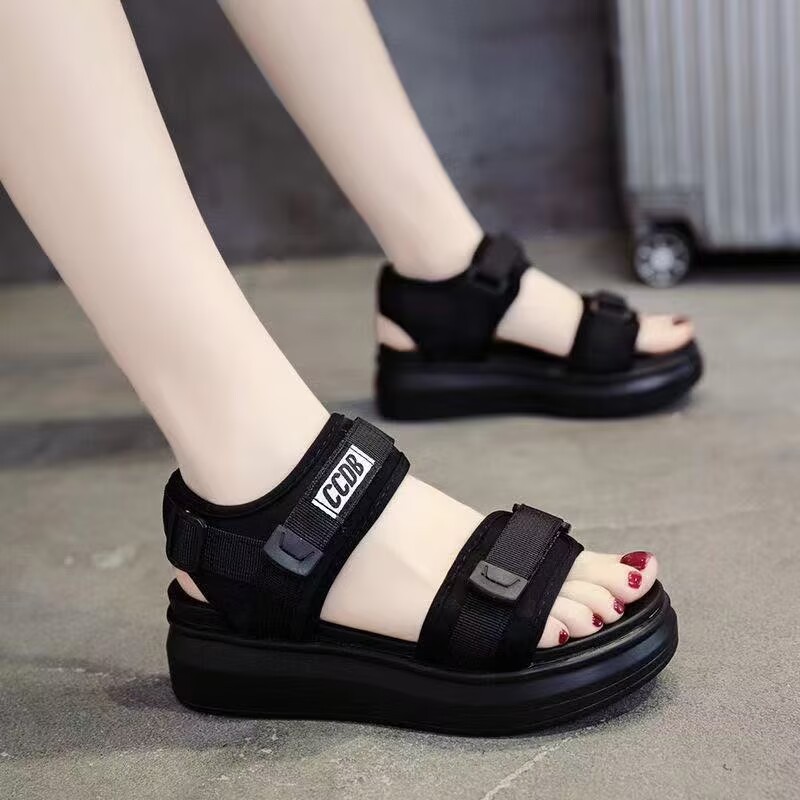 Fashionable sports sandals for leisure