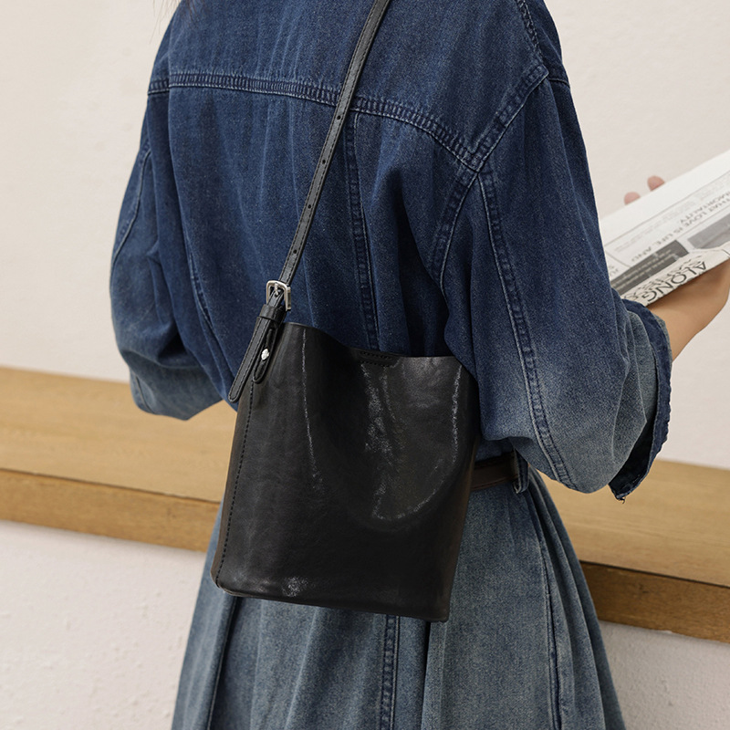 Bolsos de cubo de cuero de vaca vegetal 2024 nuevas tendencias retro bolsos de hombro único de moda bolso de mujer casual