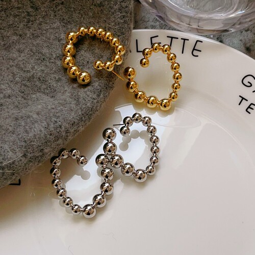 Elegant and Stylish 18K Gold Hollow Bead Unusual Heart-Shaped Earrings with a Unique and Trendy INS Aesthetic, Exaggerated Ear Accessories