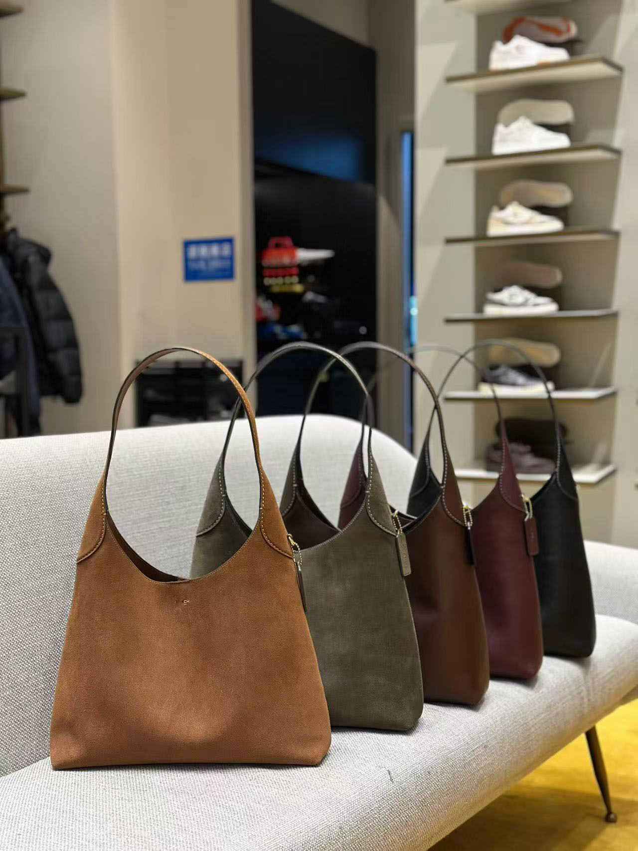 Böyük Həcmli Hobo Çanta - Minimalist Çiyin və Qoltuq Altı Modeli