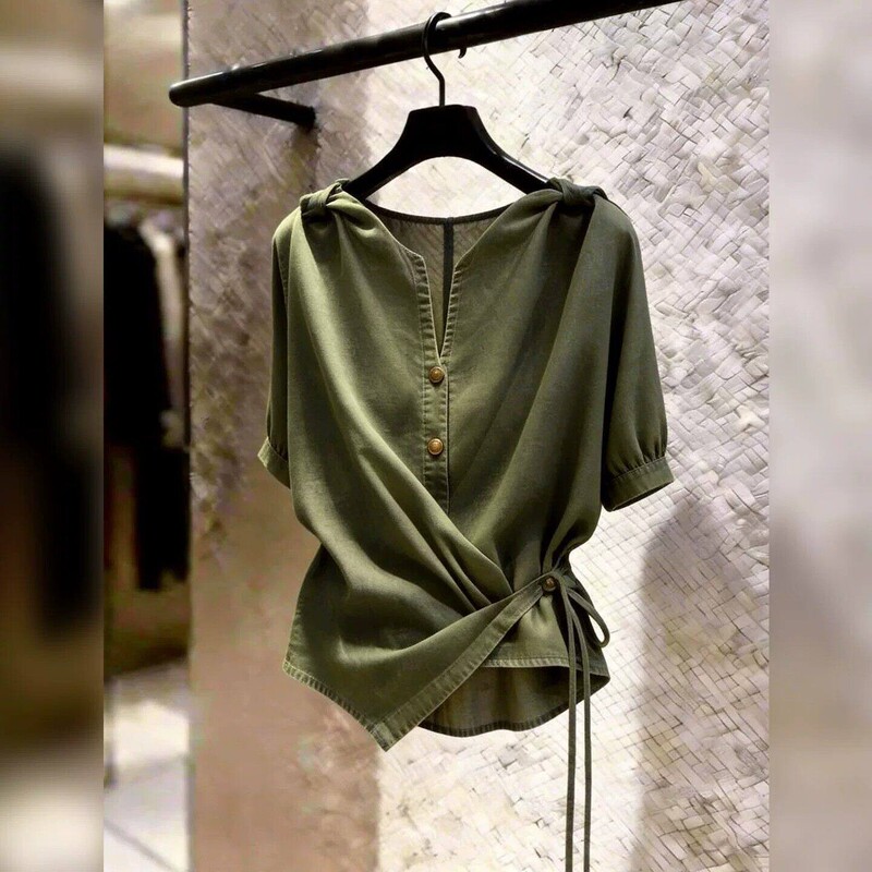 Fashionable V-neck tie-waist top for petite women, summer design with a unique style, elegant casual shirt trend