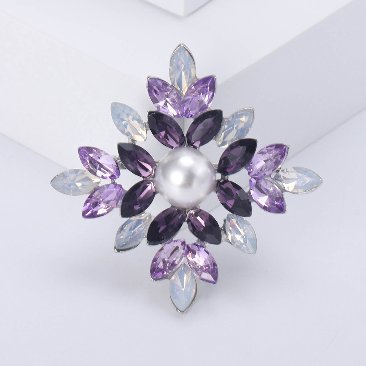 Damenbrosche, vergoldet, silberplattiert, bronzefarben, mit Perlen, Kristall und Emaille verziert, Schmetterlings-, Blumen-, Schwanen- und Schneeflockenmotiv, handgefertigte Vintage-Anstecknadel für Mantel, Schal, Kleid usw._voghion.com