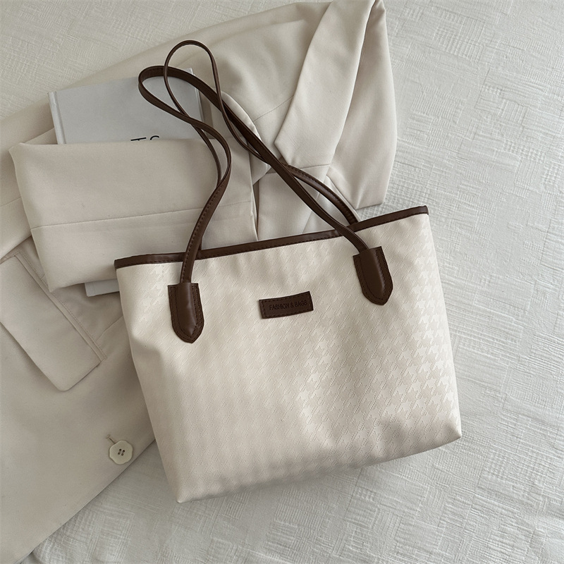 Bolso de mano de viaje al trabajo 2024 primavera nuevo bolso de ocio universal bolso de hombro brazo bolso de mano coreano