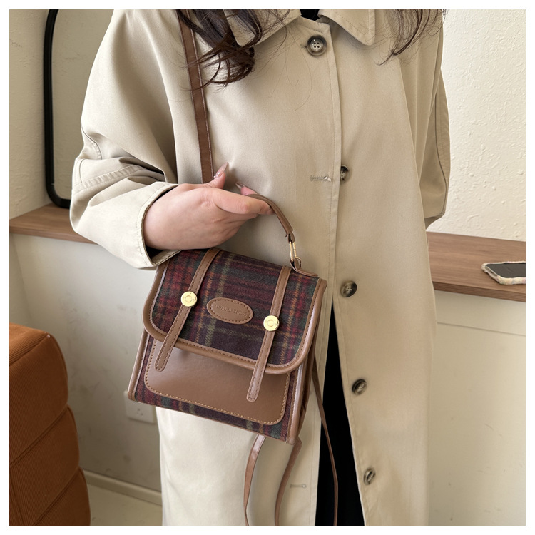 Alta textura simple color sólido estilo coreano bolso de las mujeres 2023 invierno nuevo nicho diseño hombro crossbody bolso